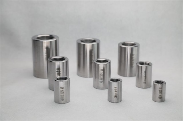 得荣直螺纹钢筋套筒现货销售